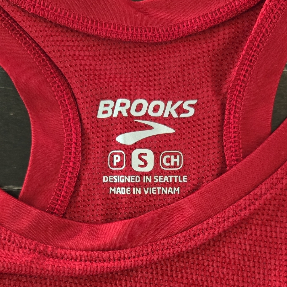Brooks Racerback Tank Top - Picture 2 of 4